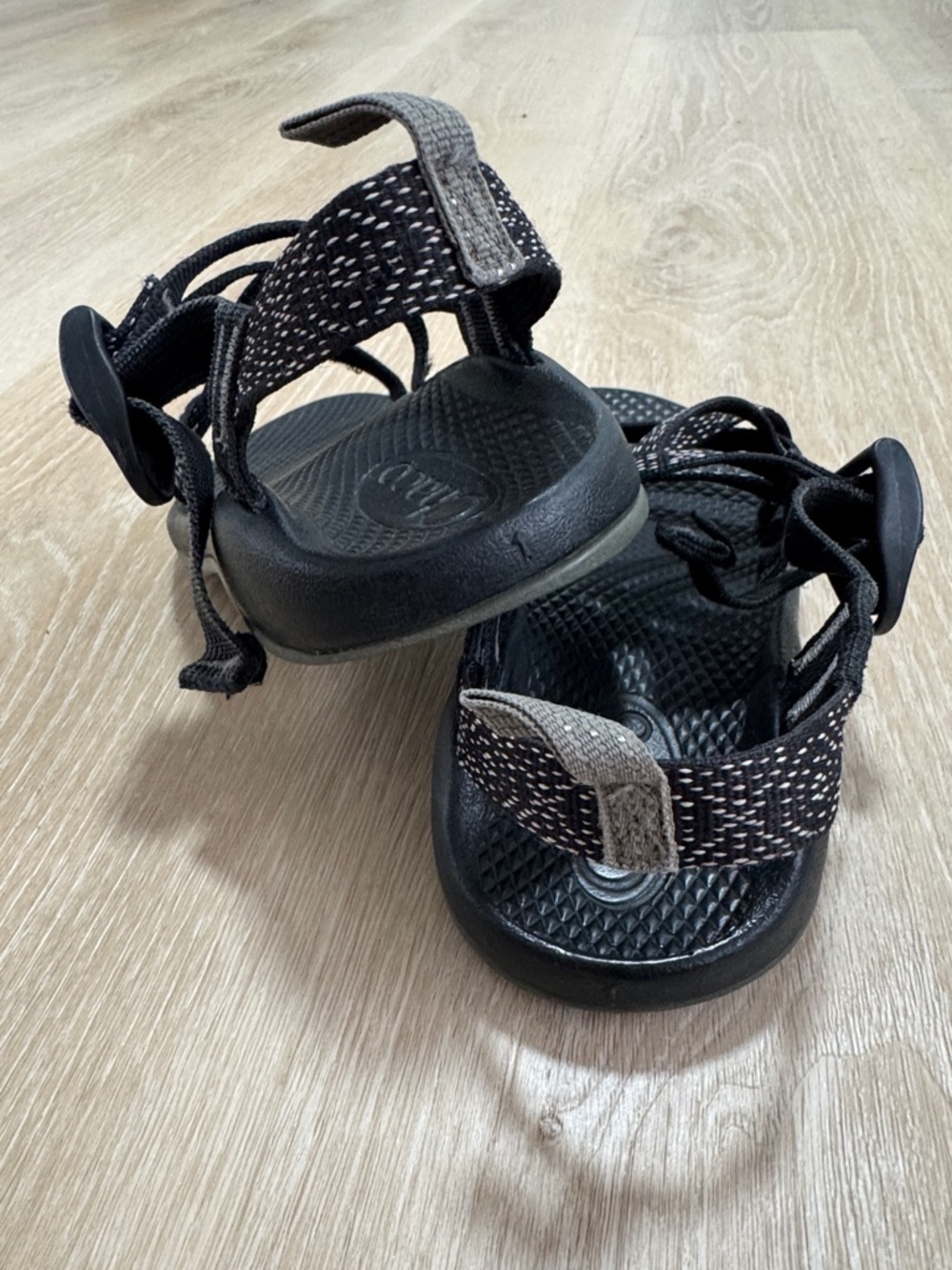 Chaco Kids Black Strappy Sport Sandals with Reflective Detailing - Picture 3 of 4
